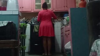 fuck father in laws big assed hot wife while she is preparing food in the kitchen